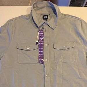 GAP Men's Casual Light Gray Button Down Shirt